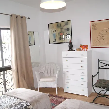 With 3 Bedrooms In With Private Pool Enclosed Garden And Wifi 16 Km From The Beach Villa Loulé
