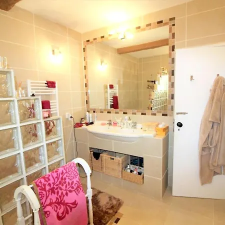With 3 Bedrooms In With Private Pool Enclosed Garden And Wifi 16 Km From The Beach Villa *