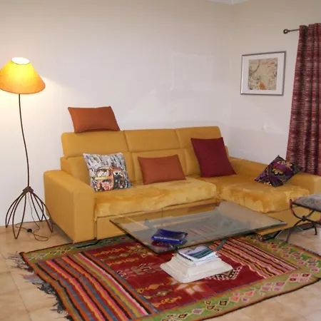With 3 Bedrooms In With Private Pool Enclosed Garden And Wifi 16 Km From The Beach Villa *