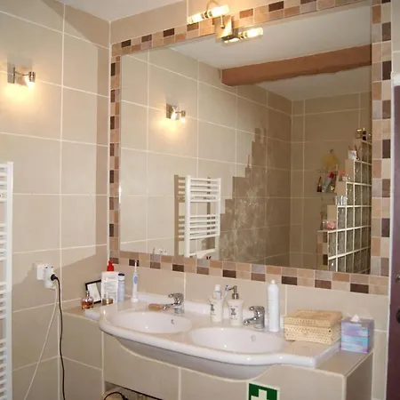 With 3 Bedrooms In With Private Pool Enclosed Garden And Wifi 16 Km From The Beach Villa