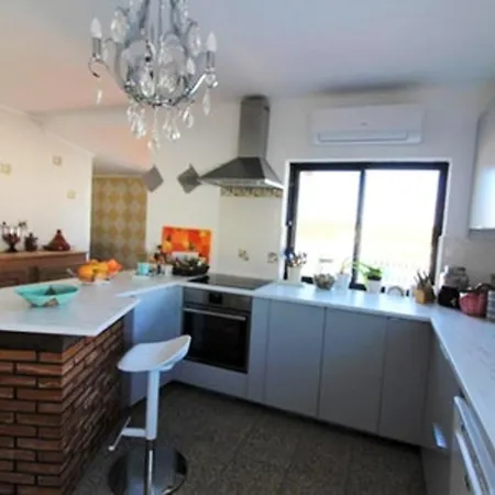 With 3 Bedrooms In With Private Pool Enclosed Garden And Wifi 16 Km From The Beach Loulé