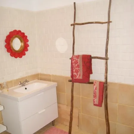With 3 Bedrooms In With Private Pool Enclosed Garden And Wifi 16 Km From The Beach Loulé
